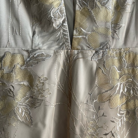 Bebe Deep V Lace Gown - Picture 7 of 7